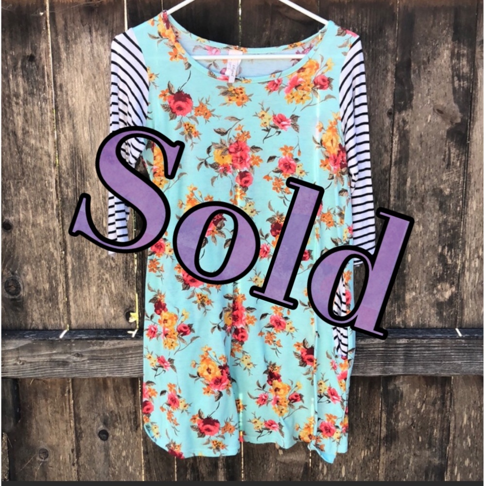 •‼️SOLD•‼️Floral & Stripe Tunic• - Picture 1 of 5